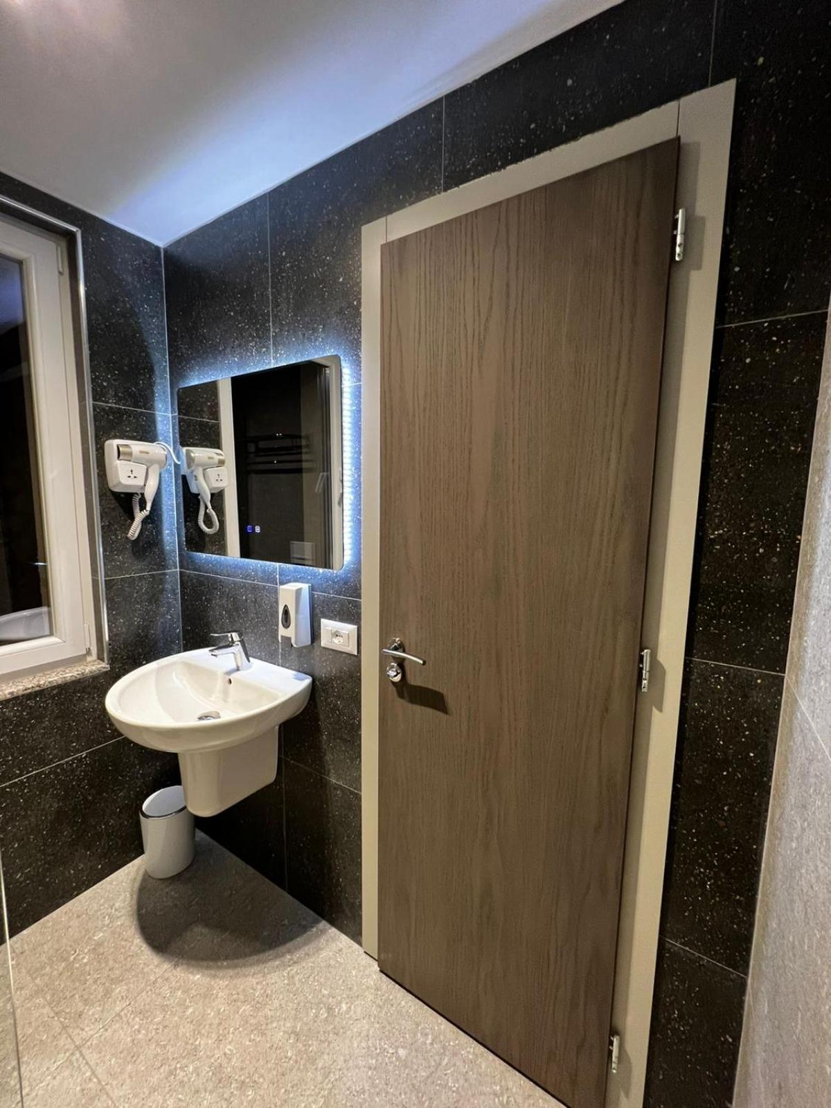 Hotel Ikona Shkodër Dış mekan fotoğraf